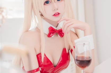 【麻豆app官网版】情感夜录：捕捉明星私会时那段低语，让夜色多了几分温柔