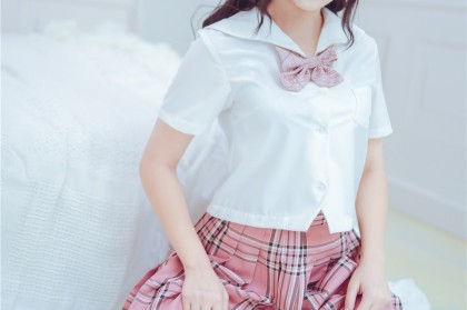 51吃瓜网深夜独家揭秘：在霓虹闪烁中，明星低语勾勒出那段禁忌情愫的秘密轮廓